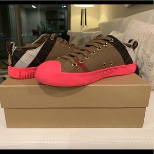 Burberry Tenni Shoes